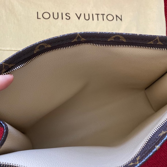 Louis Vuitton Limited Edition Monogram Toiletry 26 - Picture 4 of 7